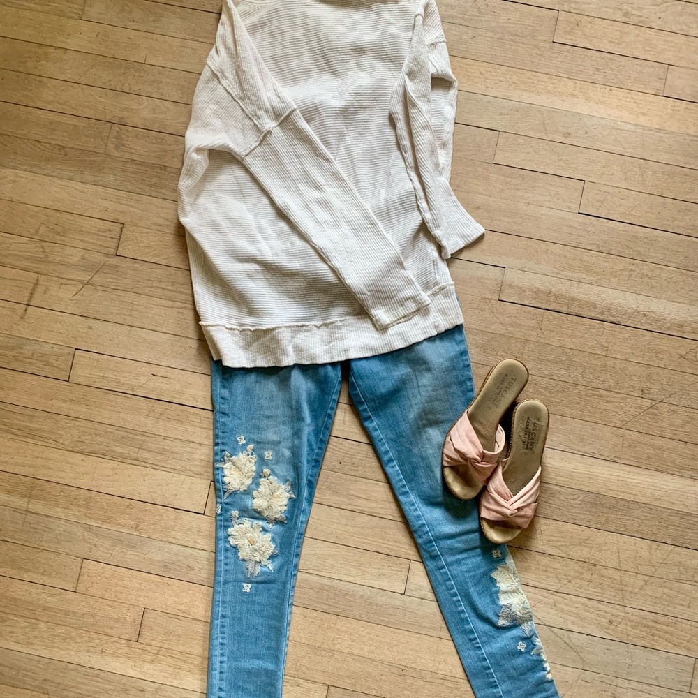 Sundance Women's Embroidered and Distressed Blue Jeans, sz 27, xs